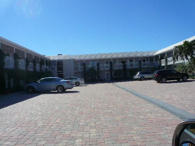 Building Photo - 550 Riomar Dr