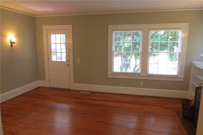 Building Photo - 3139 Dunn St SE