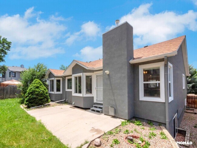 Foto del edificio - Spacious 6BR House in Colorado Springs