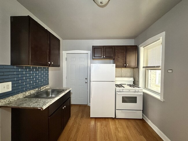 Building Photo - 4031 W Melrose St