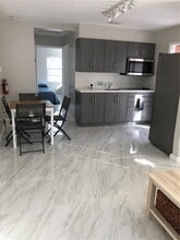 Building Photo - 1938 Sheridan St