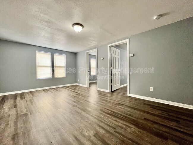 Foto del edificio - 273 E Forest Ave