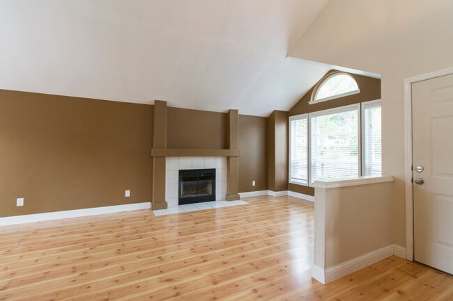 Building Photo - Lovely Corner Home in Quiet Neighborhood w...