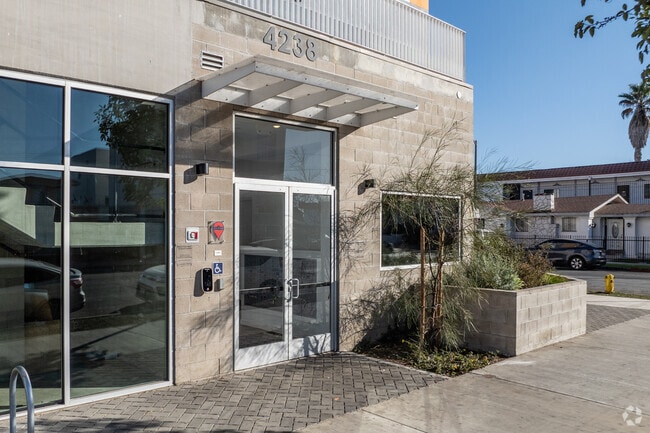 Entrada - 4238 S. Western Ave.