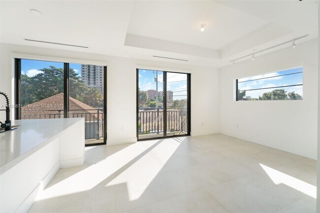 Foto del edificio - 3345 SW 22nd Ter