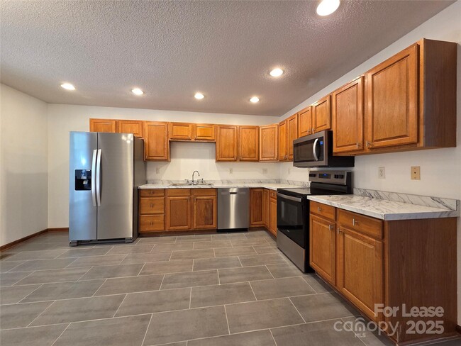 Building Photo - 4641 Hickory Grove Rd