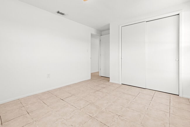 Foto del edificio - 1057 Tropical Ave NW