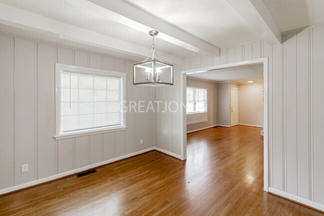 Building Photo - Charming 3 Bedroom in Birmingham!