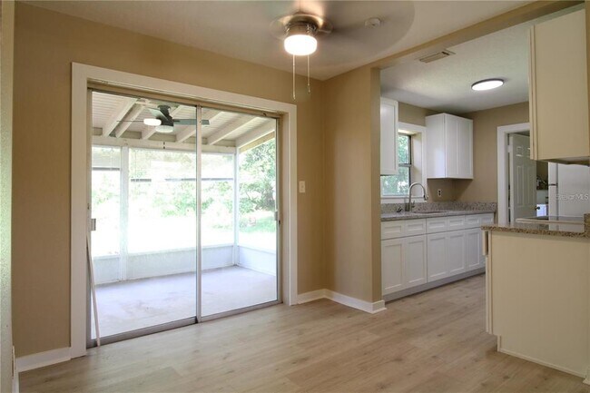 Foto del edificio - 1388 Whitewood Dr