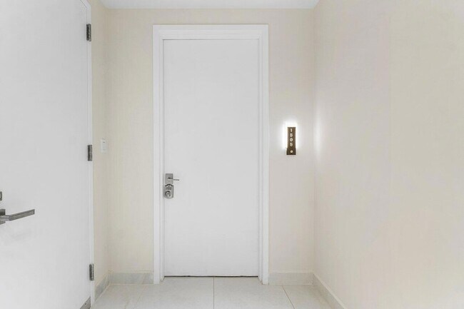 Foto del edificio - 3100 N Ocean Dr