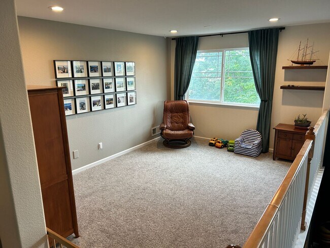 Foto del edificio - Incredible 4-bedroom Family Home with Fine Finishes and Private Spaces