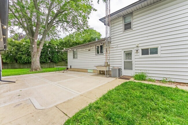 Building Photo - 22819 Davy Ct