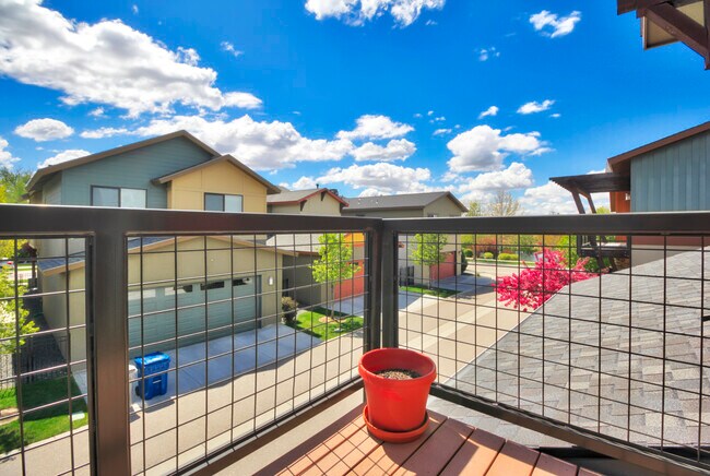 Foto del edificio - 1169 E Lone Creek Dr