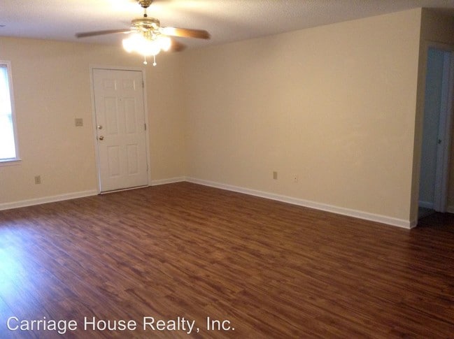 Building Photo - 4 br, 2 bath Apartment - 109 Barrington Drive