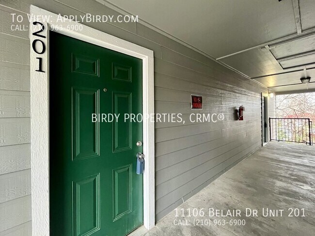 Building Photo - Modern 2 Bed, 1 Bath Multiplex in San Anto...