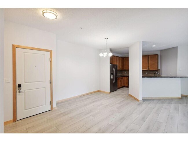 Building Photo - Plymouth 2 bedroom 2 bath Condo