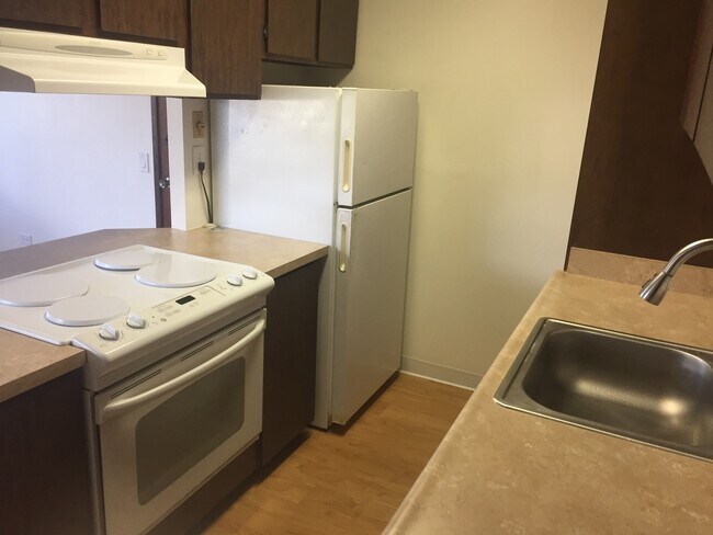 Foto del edificio - Clean 1-bedroom, 1-bath with 1-parking