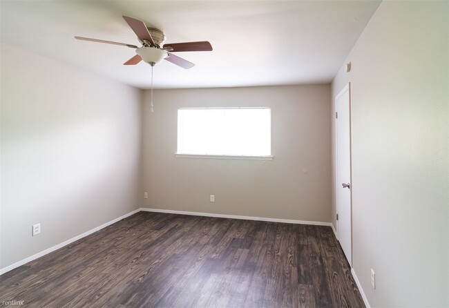 Building Photo - 2 br, 1 bath  - SOL Apartments