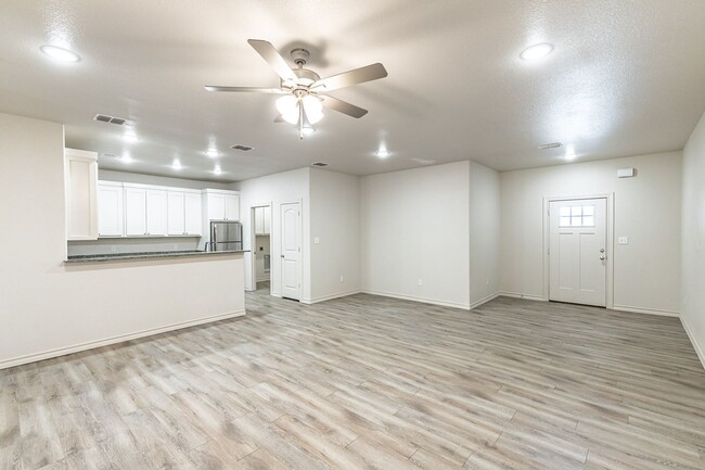 Building Photo - PRE-LEASING FOR SUMMER! - 3 Bedroom 2 Bath...