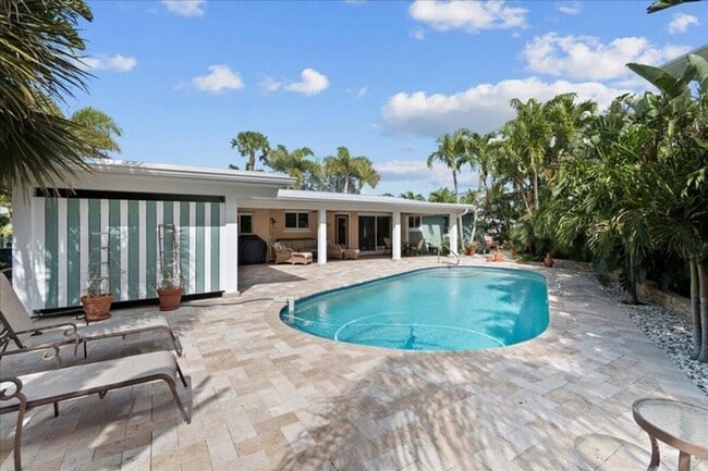 Photo - 440 Jupiter Ln House