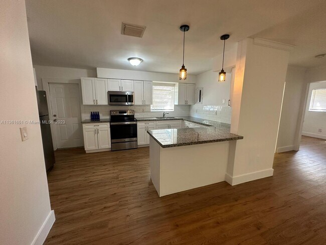Foto del edificio - 2050 NW 30th Ave