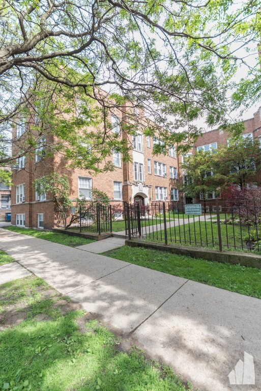 Foto del edificio - 1825 W Foster Ave