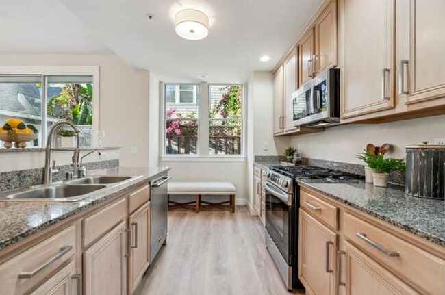 Building Photo - 217 Roosevelt Terrace