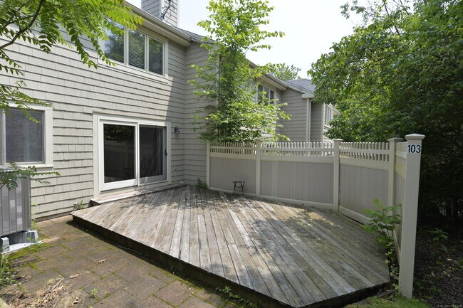 Building Photo - 12 Boulevard Dr