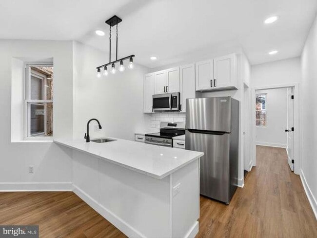 Building Photo - 5859 Delancey St