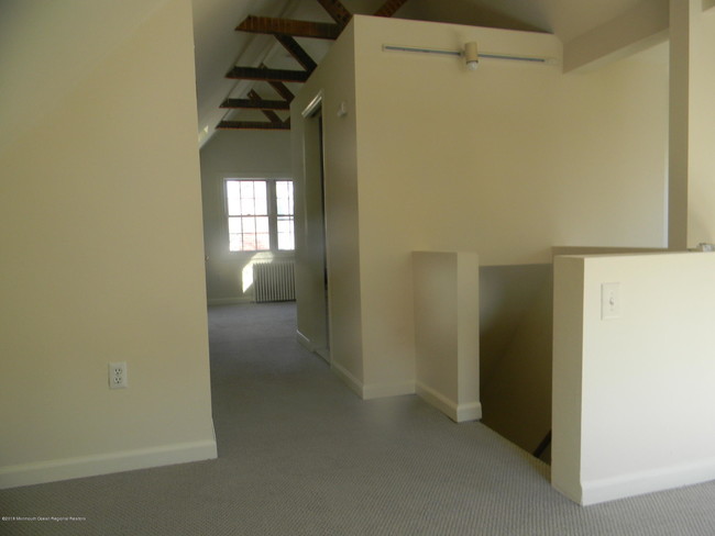 Building Photo - 20 St Nicholas Pl