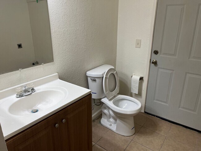 Foto del edificio - Get $300 Off The First Months Rent If Move...