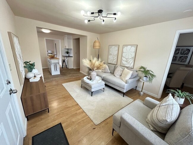 Building Photo - Stunning 4-bedroom, 2-bathroom home