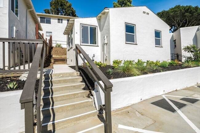 Building Photo - 2 bed/1 bath Luxury Casita, Age Restrict f...