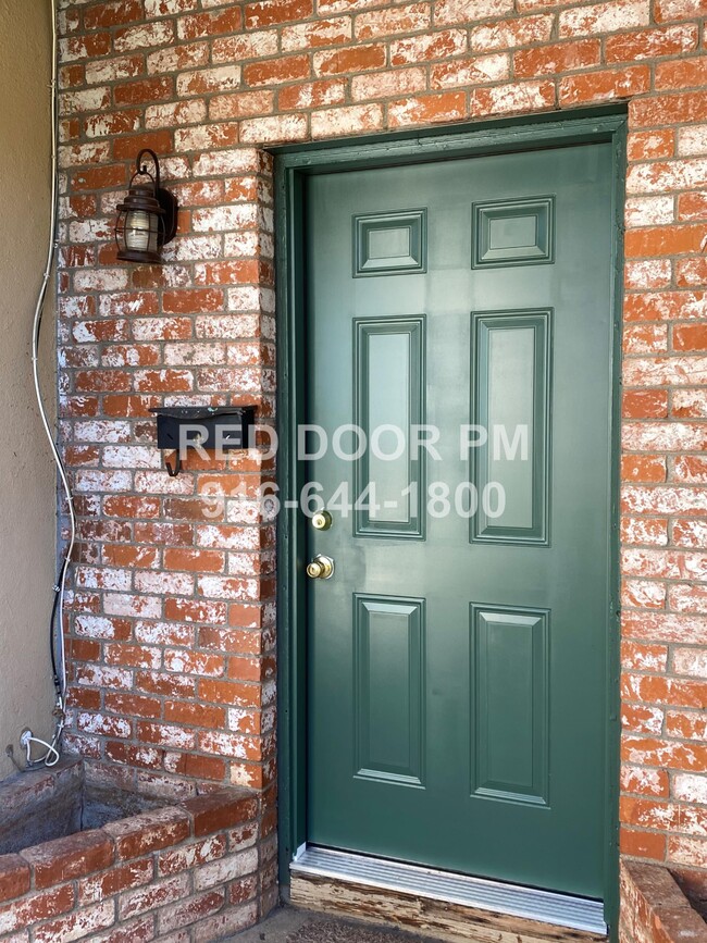 Building Photo - 1003 Hollingsworth Dr