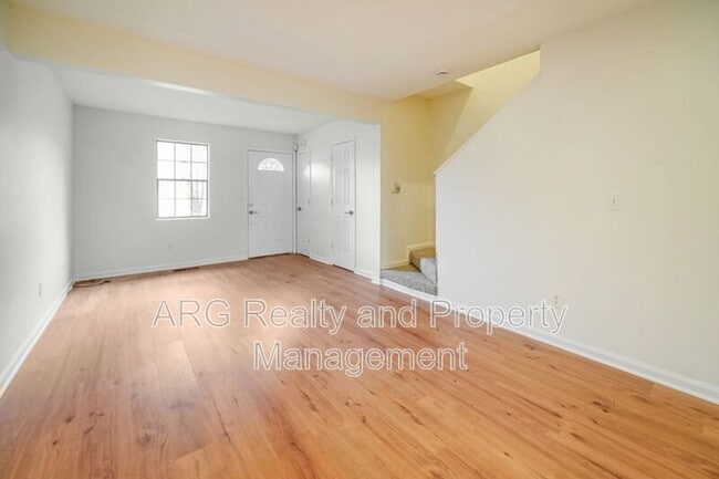 Foto del edificio - 7042 Oakhill Cir