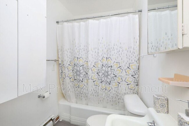 Foto del edificio - 3317 E 15th St