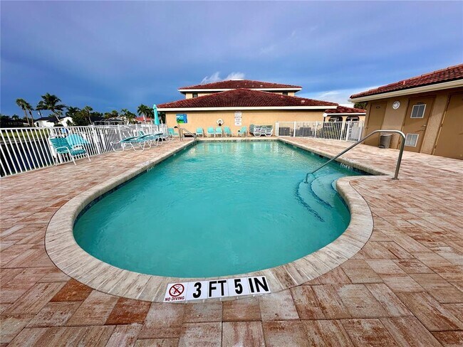 Foto del edificio - 240 Lewis Cir