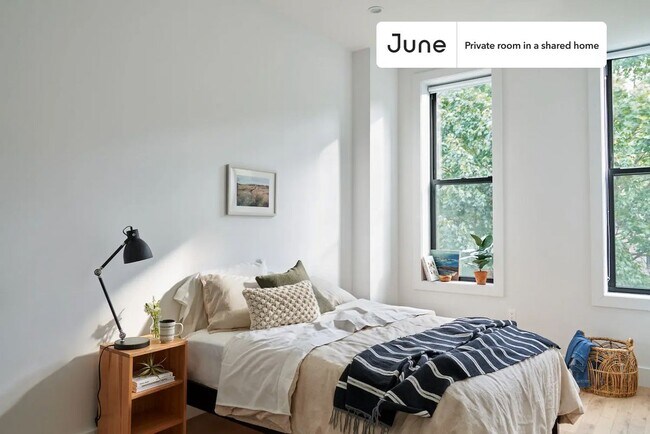 Building Photo - Crown Heights