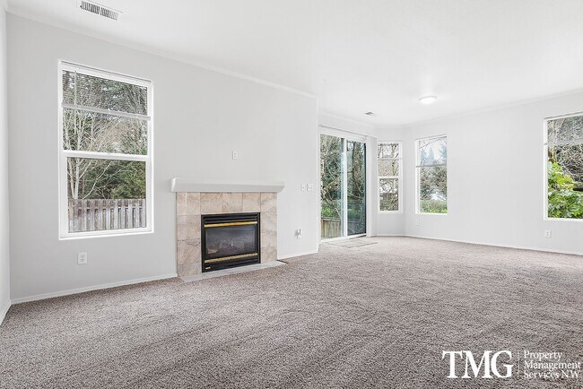 Building Photo - **Move-in Special - December Free Rent** - Corner Home with 3 beds and 2 baths in the Westridge P...