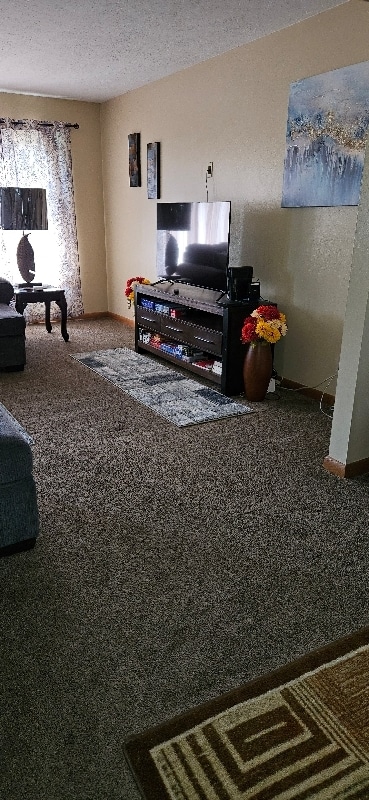 Building Photo - 1645 Tanglewood Dr