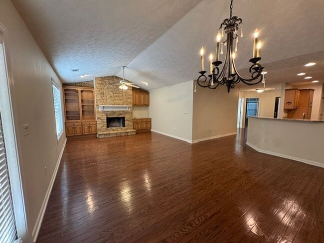 Building Photo - 401 Creekside Dr