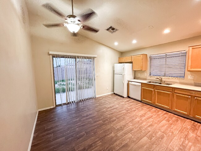 Building Photo - 11049 E Abilene Ave