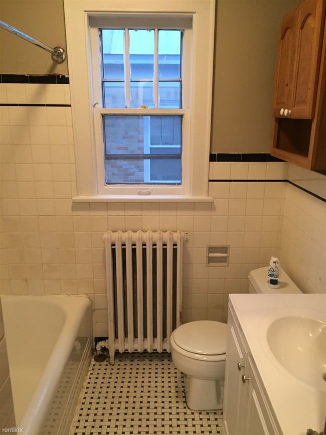 Building Photo - 3 br, 1 bath  - 82 Sycamore St