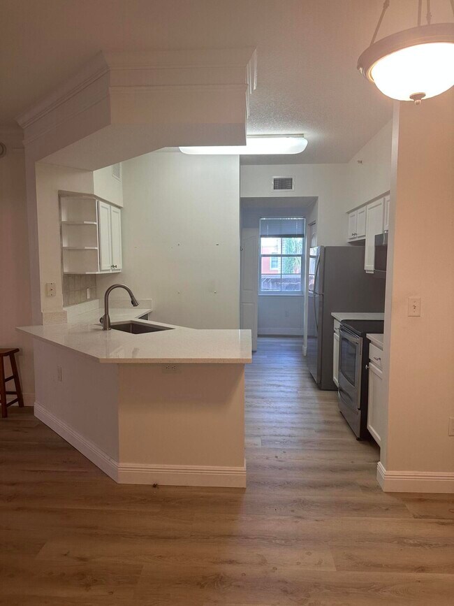 Foto del edificio - 9905 Baywinds Blvd