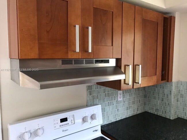 Building Photo - 1450 NE 191st St