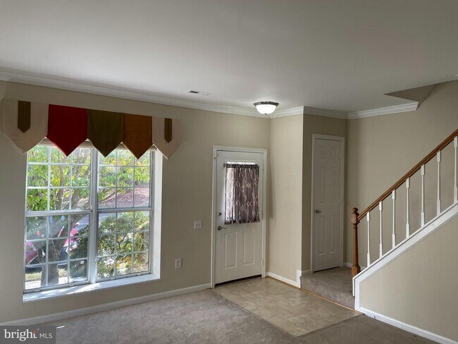 Foto del edificio - 7140 Westfield Ct