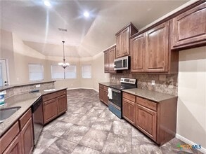 Building Photo - 2213 Garden Gate Cir