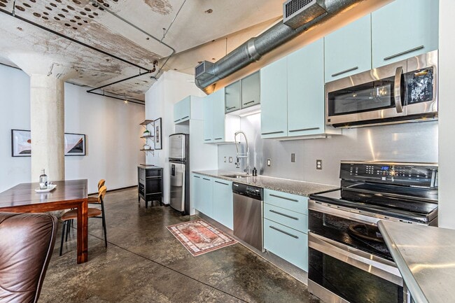 Building Photo - Modern Studio Loft in Downtown Dallas – Water & Internet Included in the Rent ($500 Off First Mon...