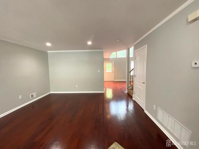 Foto del edificio - 120 Briarwood Dr