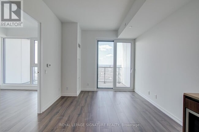 Photo du bâtiment - 1000-1000 Portage Pkwy